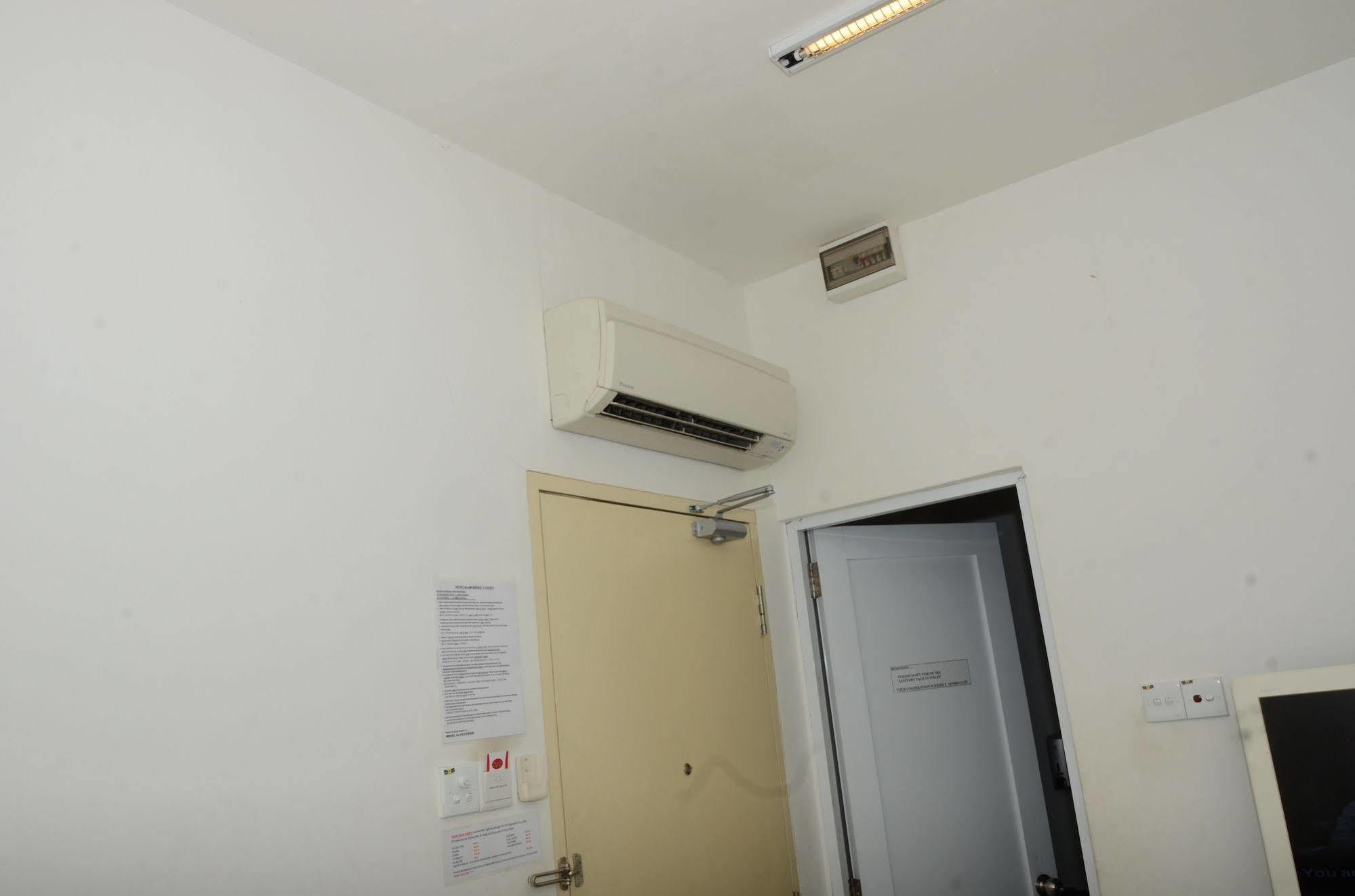 Hotel Alam Indi Johor Bahru Luaran gambar